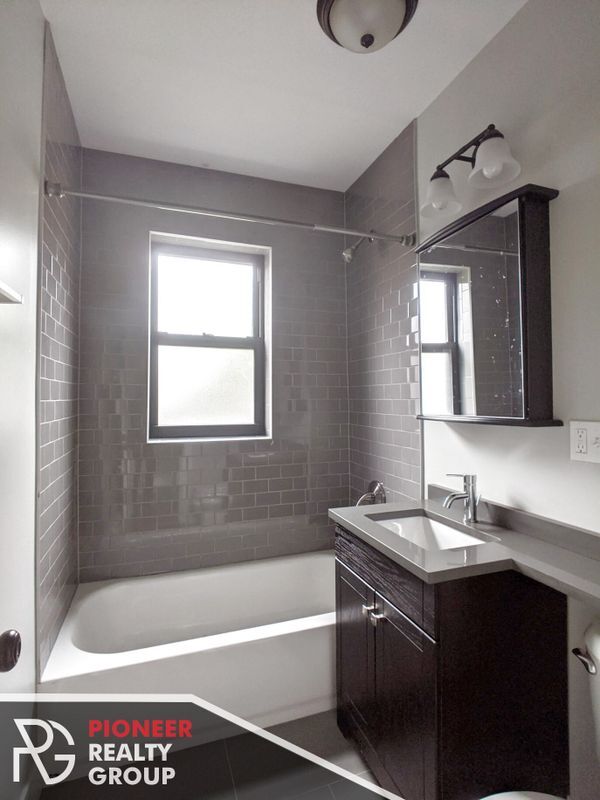 Building Photo - 4546 N Damen Ave