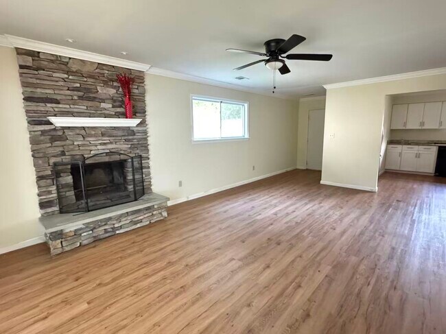 Foto del edificio - 1079 Tall Oak Dr