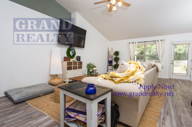 Foto del edificio - Beautiful 4-Bedroom, 2-Bathroom Home in Pa...