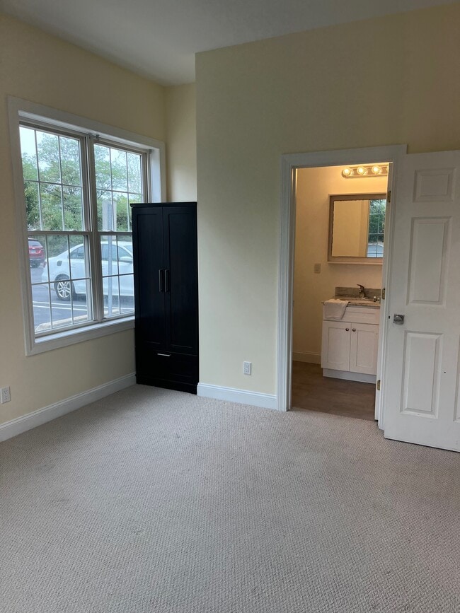 Building Photo - 506 Boston Post Rd