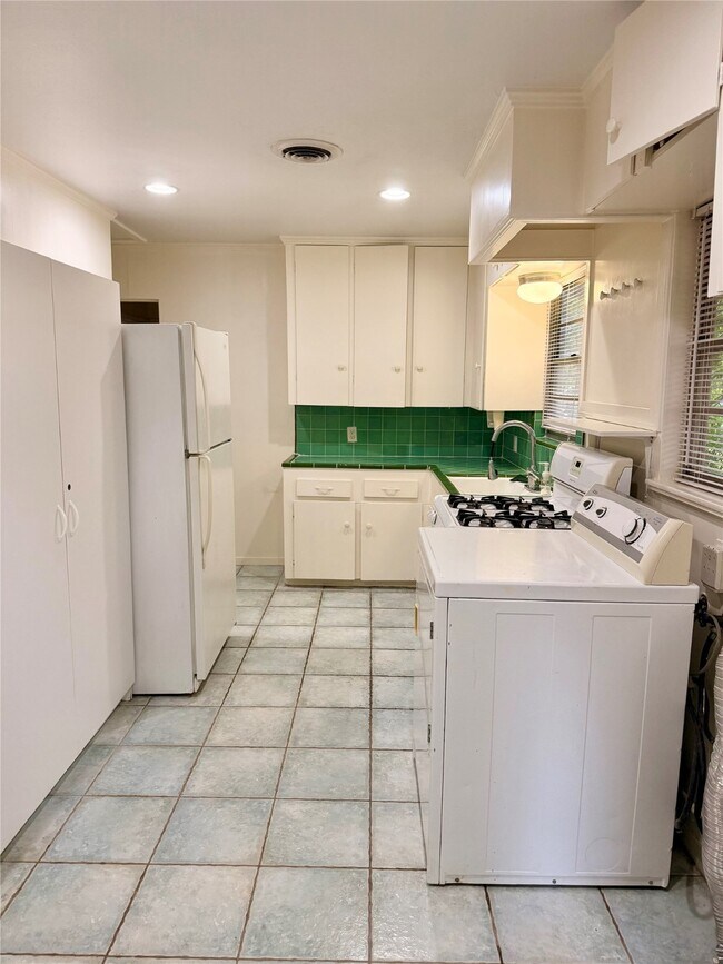 Foto del edificio - 7018 Alder Dr