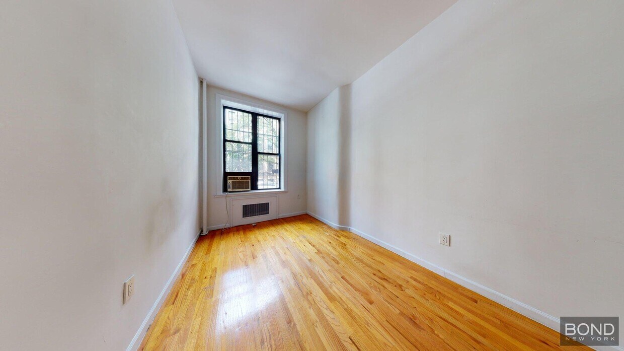 Foto principal - 158 E 82nd St