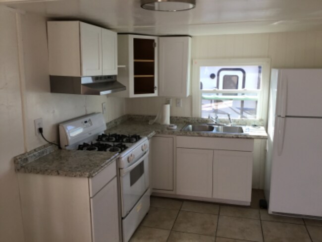 Building Photo - 5625 Sandmound Blvd