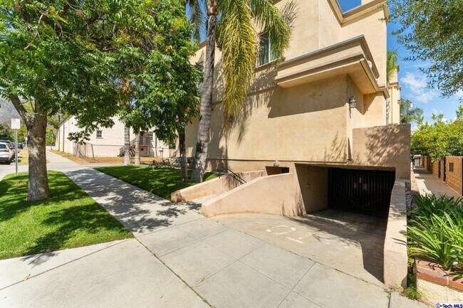 Foto del edificio - 526 E Elmwood Ave