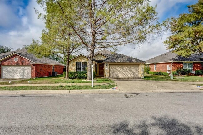 Building Photo - 834 Dark Horse Ln