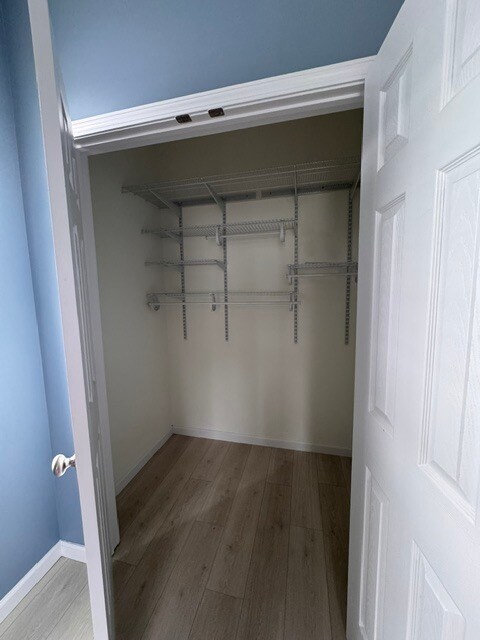 Foto del edificio - 321 Hemlock Cir