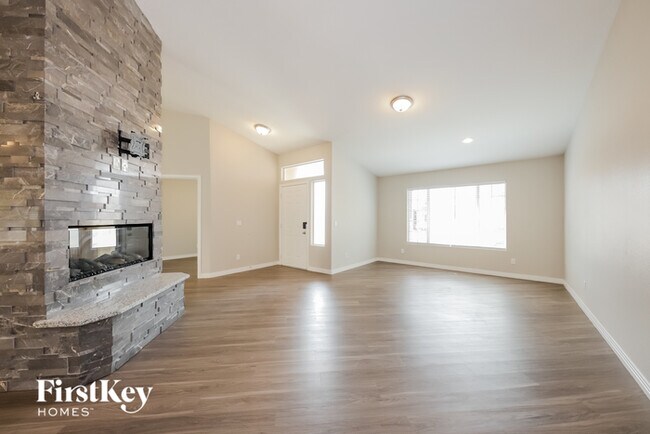 Building Photo - 8832 W Acapulco Ln