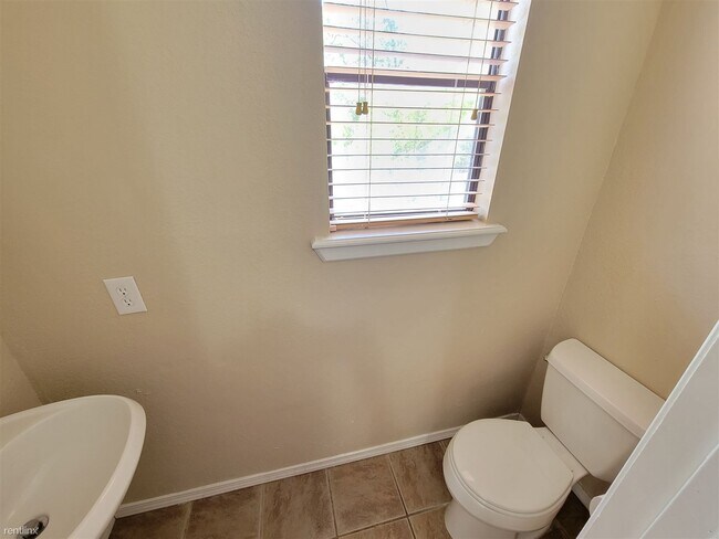 Building Photo - 2 br, 1.5 bath Condo - 4507 Carter Creek P...