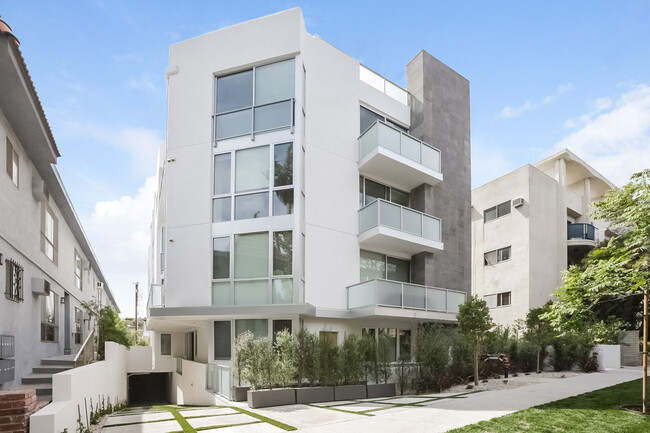 Building Photo - 1125 N Kings Rd