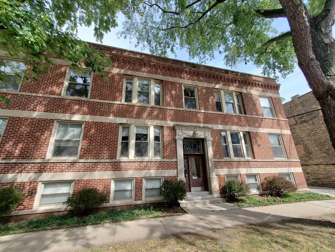 Foto principal - 6219 N Greenview Ave