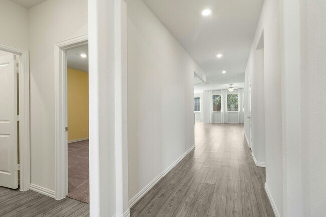 Building Photo - 168 Chamberlain Dr