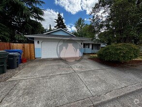 Building Photo - 712 Max Ct N
