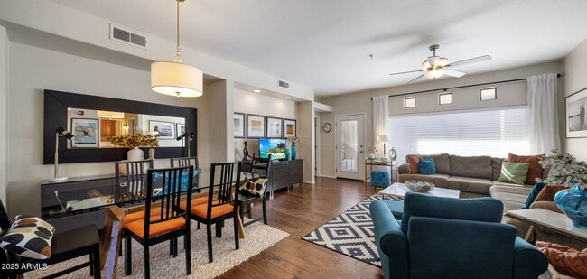 Foto del edificio - 1351 N Pleasant Dr