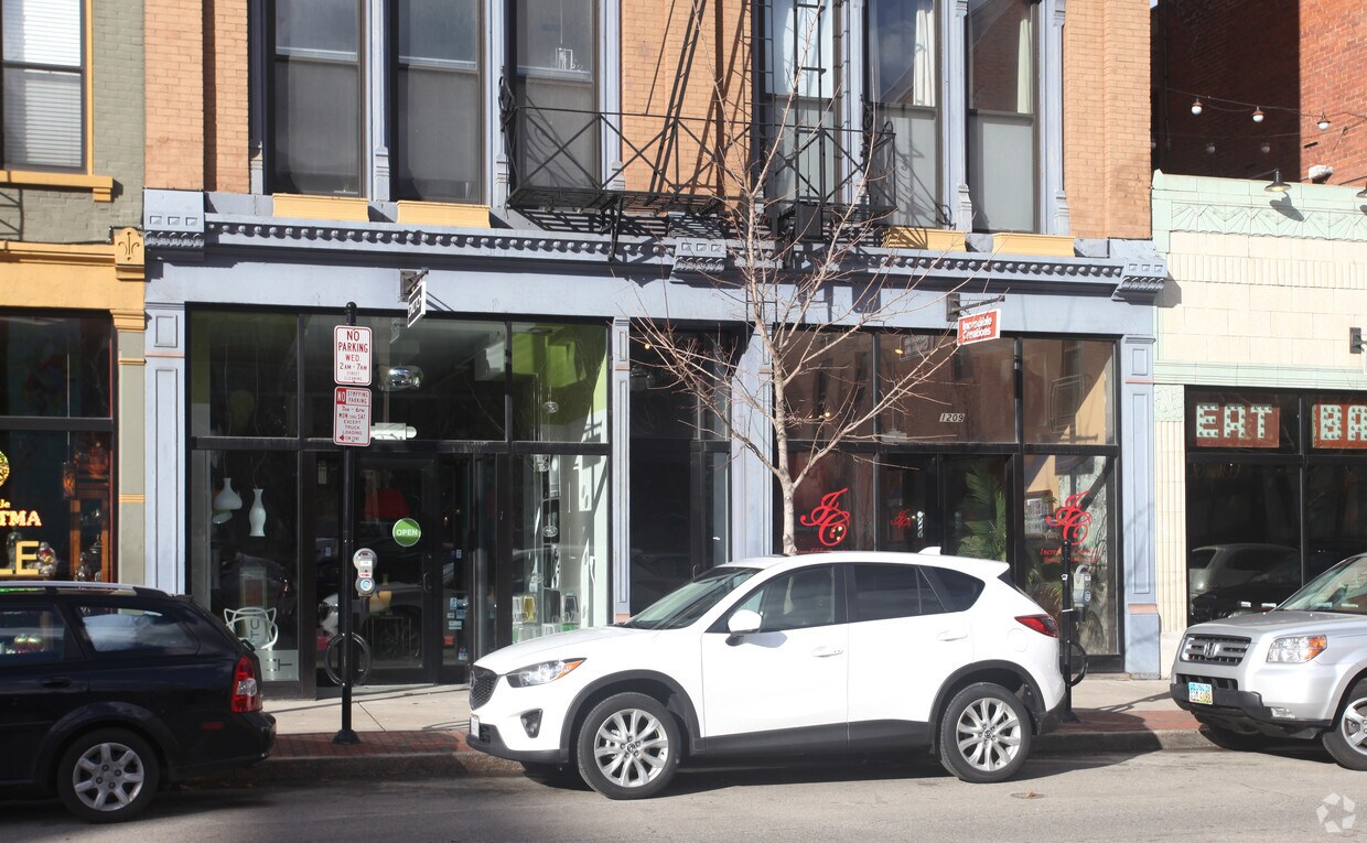 Building Photo - 1207-1209 Vine St