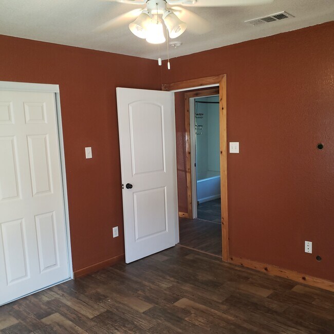 Foto del edificio - 710 W 4th St