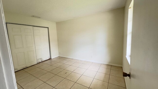 Foto del edificio - 1119 Goldenrod Rd