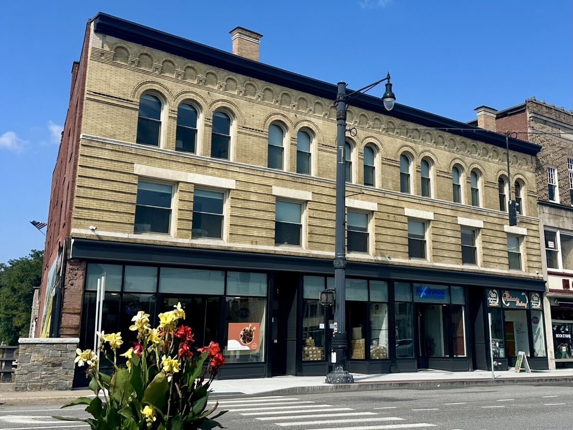 Primary Photo - 11 Main St