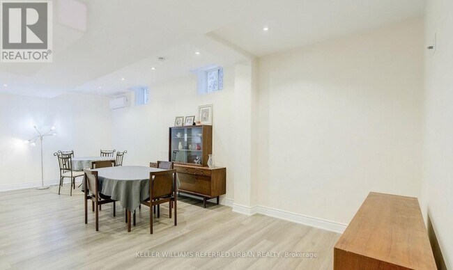 Building Photo - 161 Vanda Dr