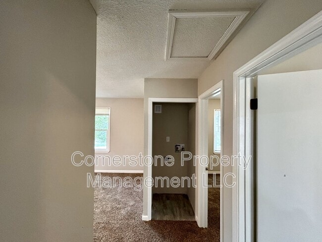 Building Photo - 8160 Oak Dr