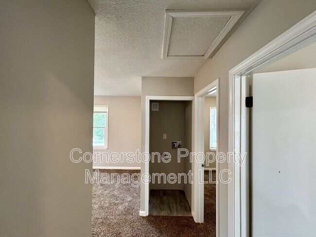 Foto del edificio - 8160 Oak Dr