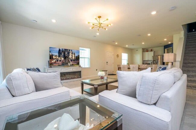 Building Photo - Discover Comfort and Style: Spacious 3-Bed...