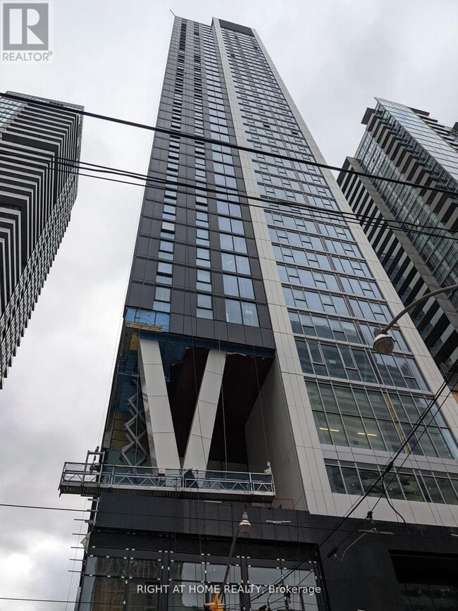 Building Photo - 357 King St W
