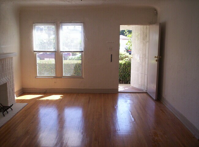 Del comedor a la sala de estar - 4354 Coolidge Ave
