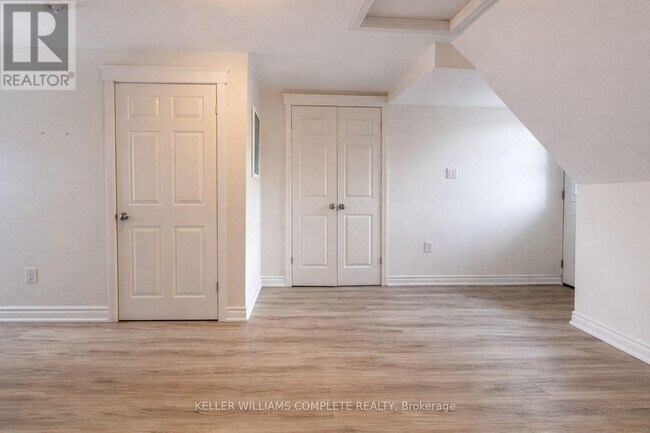 Photo du bâtiment - 3 Wentworth St S