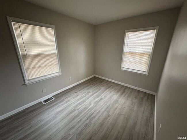 Foto del edificio - 2822 W Antoinette St