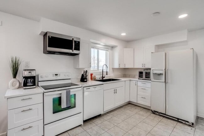 Building Photo - 7101 Wolff St