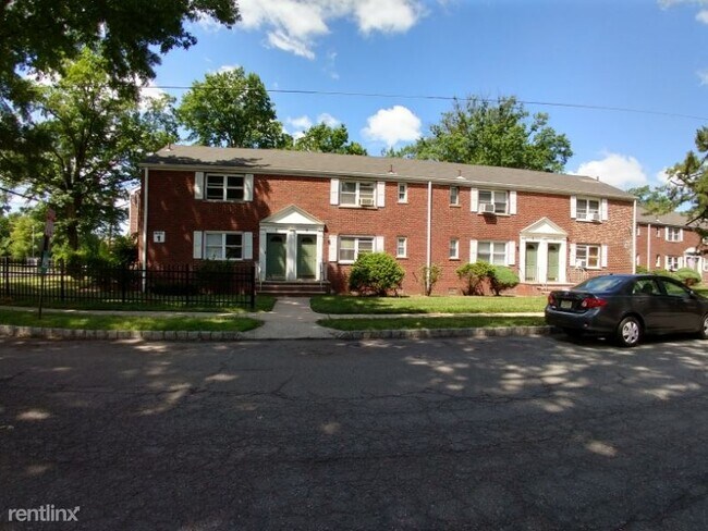 Foto del edificio - 1 br, 1 bath Condo - 1 Carolyn Ter B Unit B
