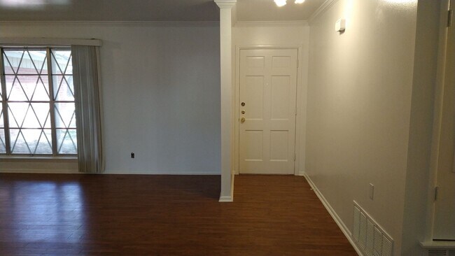 Foto del edificio - 7342 Shady Hollow Ln