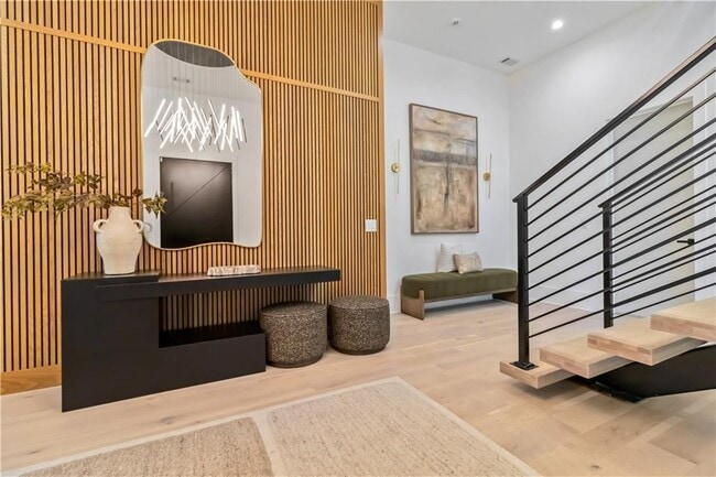 Building Photo - 2824 Ashford Rd NE