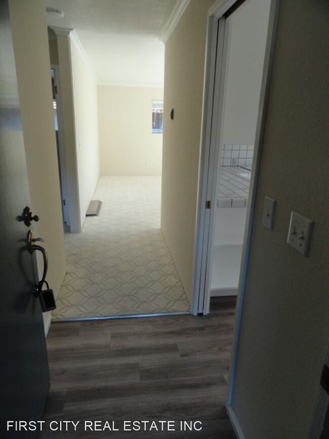 Building Photo - 2 br, 2 bath House - 9500 Center Street #48