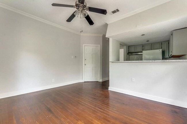 Building Photo - 210 S Rosemont Ave