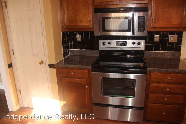 Building Photo - 3 br, 2.5 bath House - 1806 Hollytree Drive
