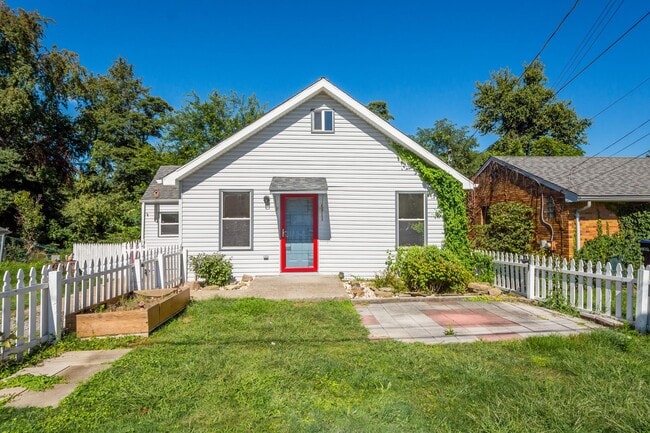 Photo - MOVE IN TODAY TO THIS UPDATED 3 BEDROOM HOUSE IN MOON TOWNSHIP! Move-in gift available, a brand-n...