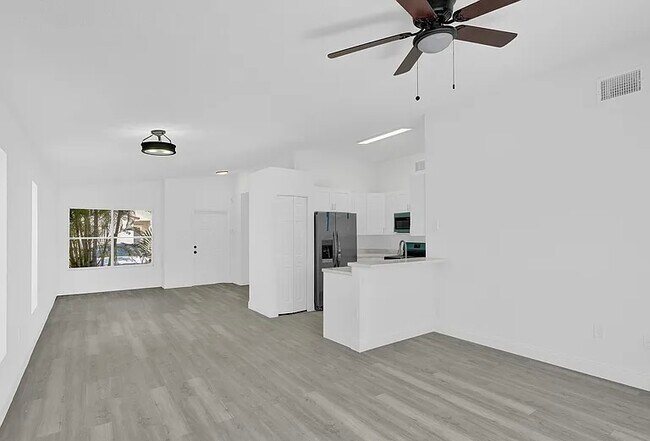 Building Photo - 9249 SW 146th Ct