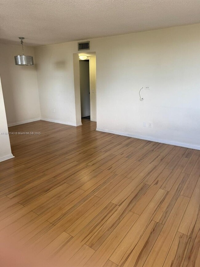 Foto del edificio - 1801 S Treasure Dr
