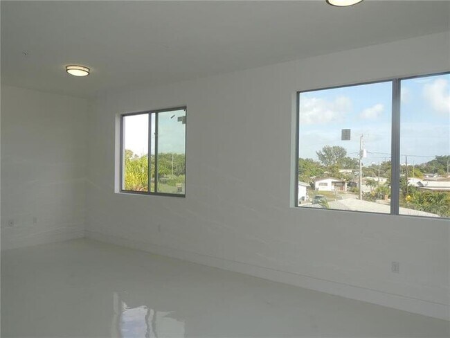 Building Photo - 520 Foster Rd