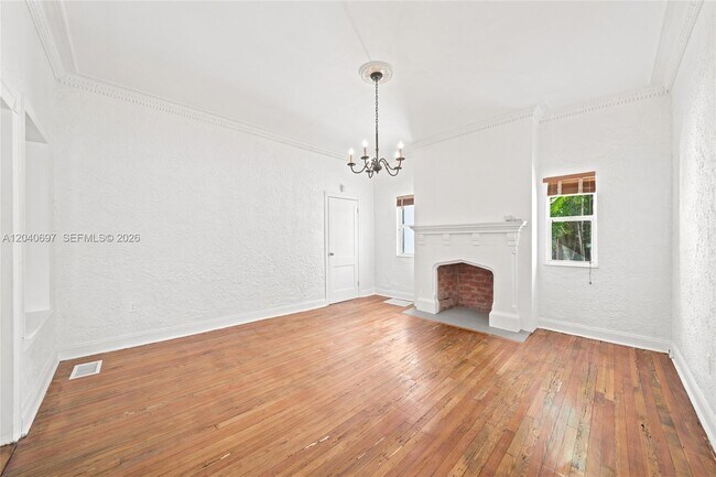 Foto del edificio - 160 NE 44th St