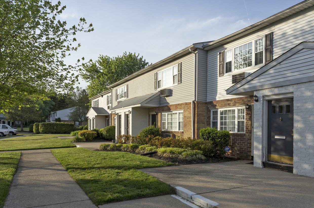 Primary Photo - Madison Court Apartments