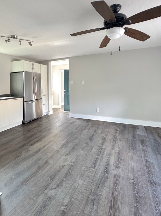 Building Photo - 6832 Avenue I