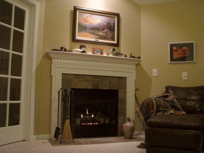 Building Photo - 825 S Browns Ln