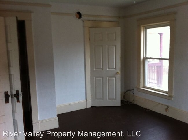 Building Photo - 24 Durkee St