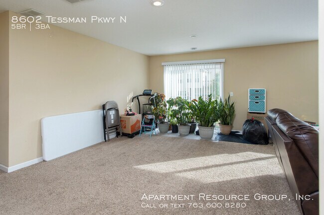 Foto del edificio - 8602 Tessman Pkwy