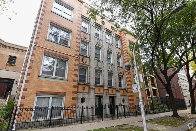 Building Photo - 4060 N Kenmore Ave
