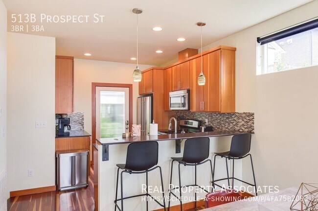 Foto del edificio - Amazing Queen Anne Townhome!!