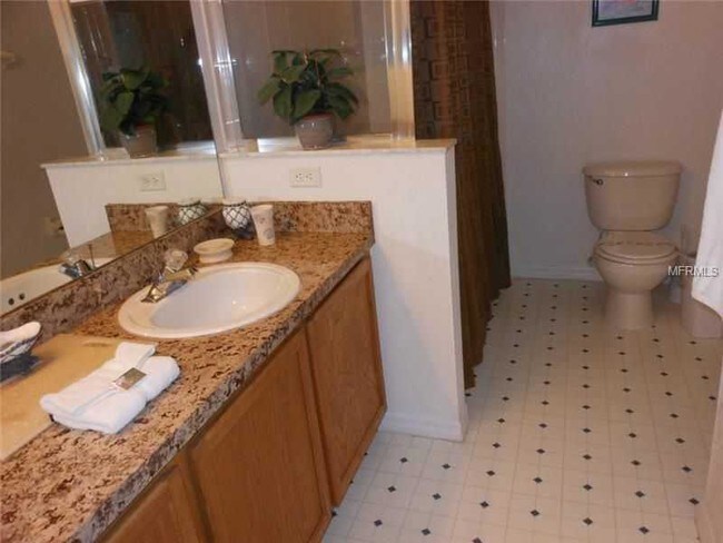 Building Photo - 105 Balmoral Ct