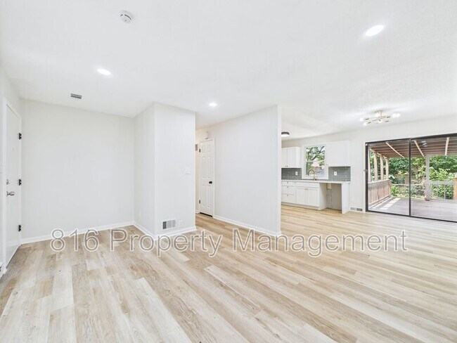 Foto del edificio - 11230 Corrington Ave